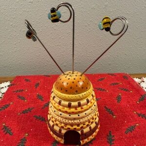 Beehive Shaped Photo Holder